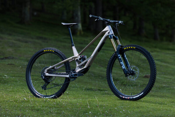 Orbea predstavila nový Rallon, ktorý spája enduro a zjazd v jednom bicykli