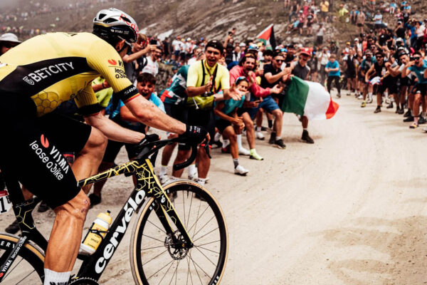 Šialené čísla a najlepší výkon v kariére. Wout van Aert prekonal svoje limity na Colle delle Finestre