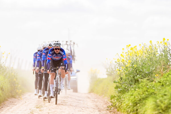 Odštartovali preteky Paríž-Roubaix 2026. Pozrite si všetky najdôležitejšie informácie