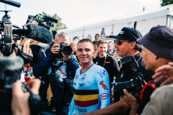 Historický štvrtý titul po sebe. Remco Evenepoel opäť ovládol časovku na majstrovstvách sveta